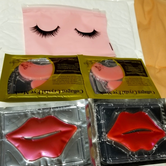 None Other - 2 Pink Crystal Collagen Eye Masks, & 2 Lip Masks, Small Makeup Bag & 3 Earrin…